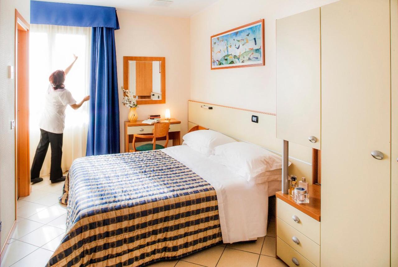 Hotel Candido ดิอาโนมารีนา ภายนอก รูปภาพ